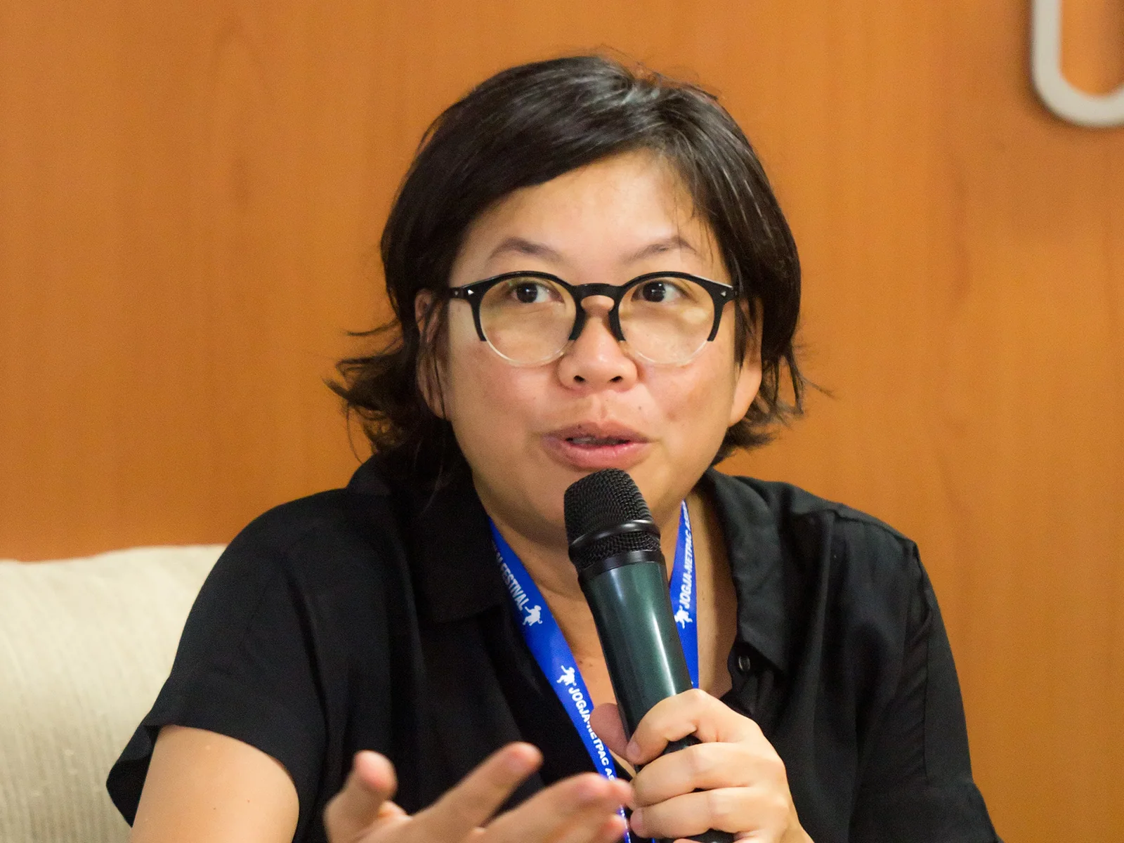 Film producer Meiske Taurisia holding a microphone at JAFF in 2017